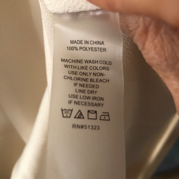 Vince Camuto Ivory Short Sleeve Blouse, size M, NWT - Picture 3 of 3